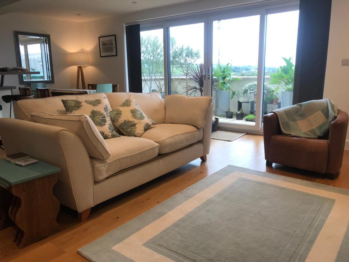 Modern Apartment With Stunning Views, Close To Amenities And St Ives 헤일 외부 사진