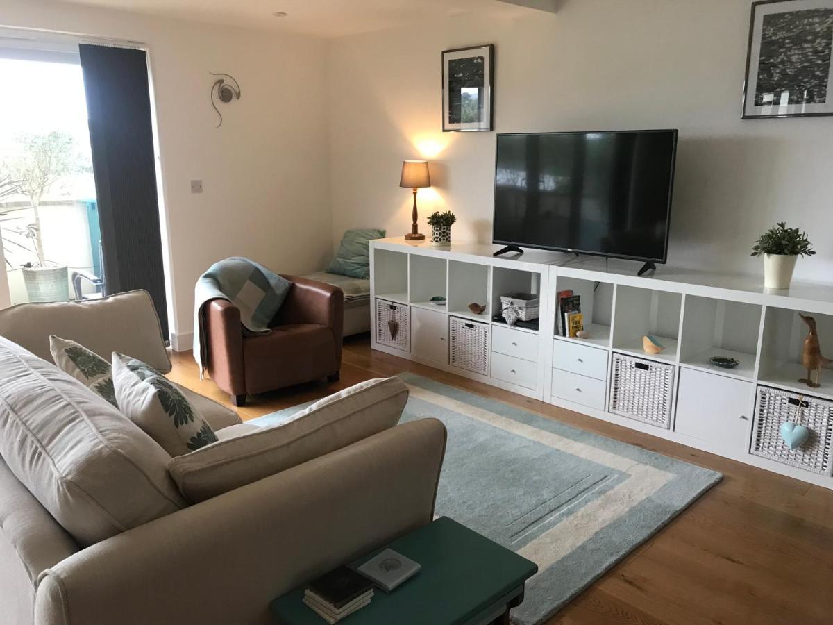 Modern Apartment With Stunning Views, Close To Amenities And St Ives 헤일 외부 사진