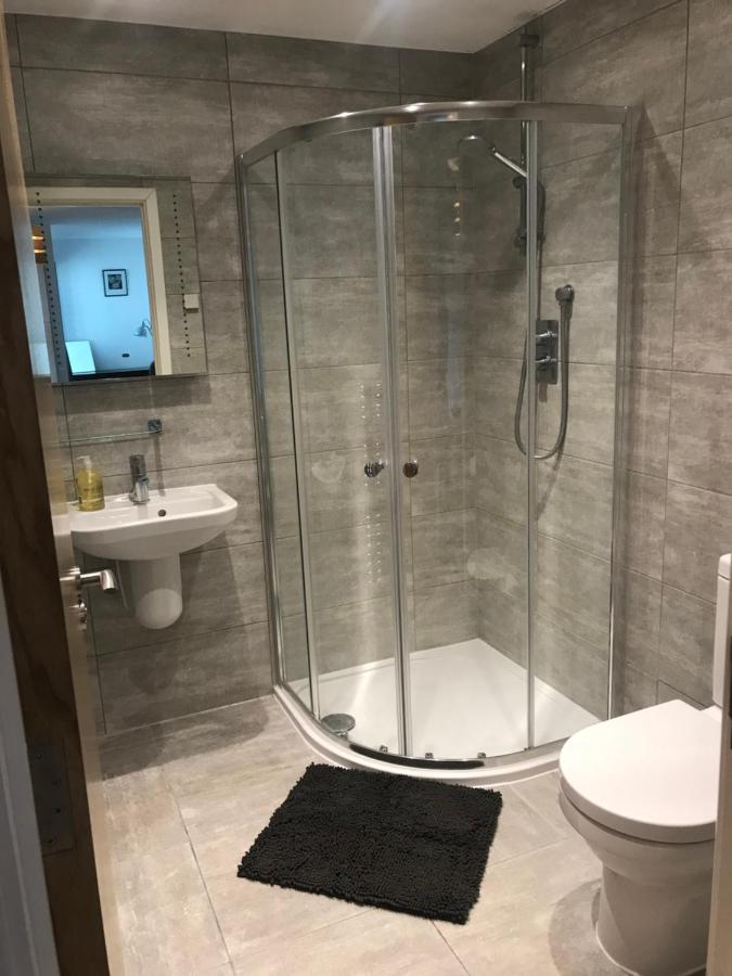 Modern Apartment With Stunning Views, Close To Amenities And St Ives 헤일 외부 사진